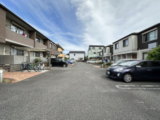 グランマスト塩屋崎 B棟の駐車場