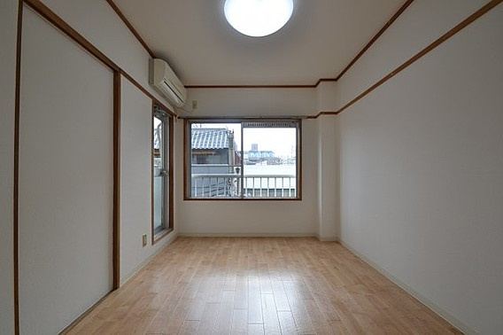 シャトーヒロの洋室