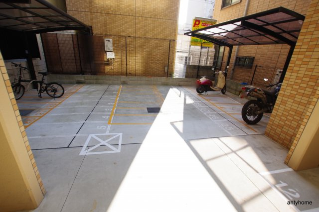 エクセレント上新１7　仲介手数料無料の駐車場