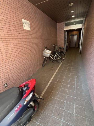 メゾン礒本のエントランス