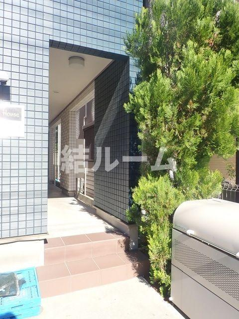板橋区小茂根４丁目のアパートのエントランス