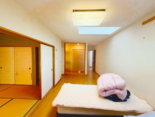 まるで官僚のお屋敷♪昇降機付き矢板市中古住宅の洋室