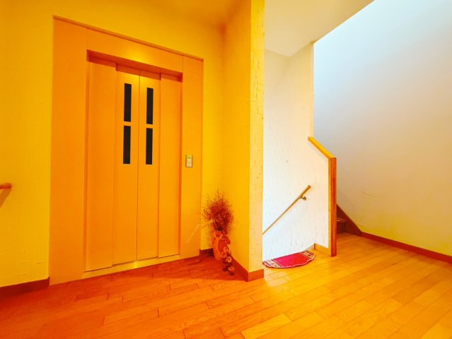 まるで官僚のお屋敷♪昇降機付き矢板市中古住宅のその他共用部分