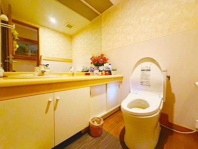 まるで官僚のお屋敷♪昇降機付き矢板市中古住宅のトイレ