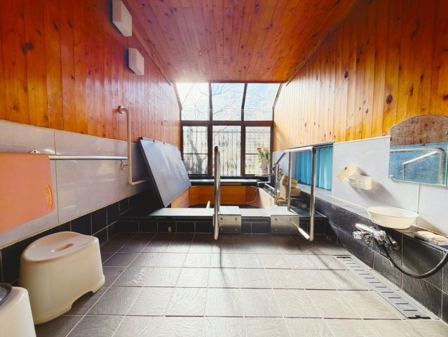 まるで官僚のお屋敷♪昇降機付き矢板市中古住宅の浴室