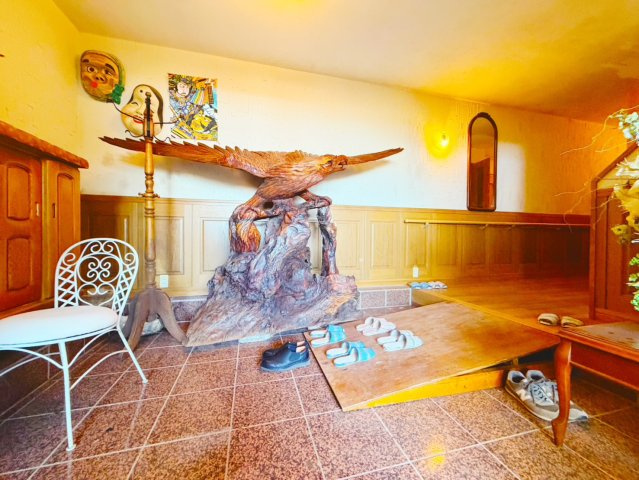まるで官僚のお屋敷♪昇降機付き矢板市中古住宅の玄関