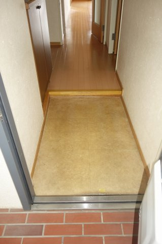 マンションニュー本郷の玄関