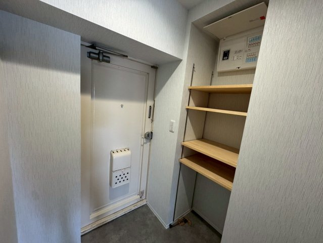 －三丁目不動産-　本庄スカイハイツB棟4階　EV付　内工事の玄関|玄関です