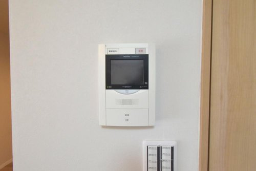 ロイヤルステージ小平の防犯設備|モニター付きインターホンです