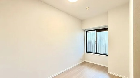 前川公園ローヤルコーポの洋室|使い勝手のいい洋室です