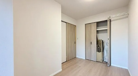 前川公園ローヤルコーポの洋室|使い勝手のいい洋室です