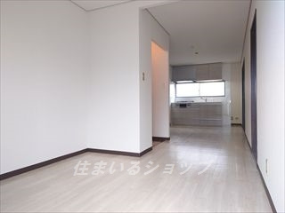 フレグランス９１７の居間・リビング|2022年５月に２LDKに改装済み