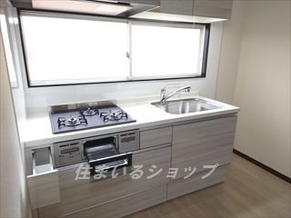 フレグランス９１７のキッチン|３口ガスコンロ・グリル付きシステムキッチン