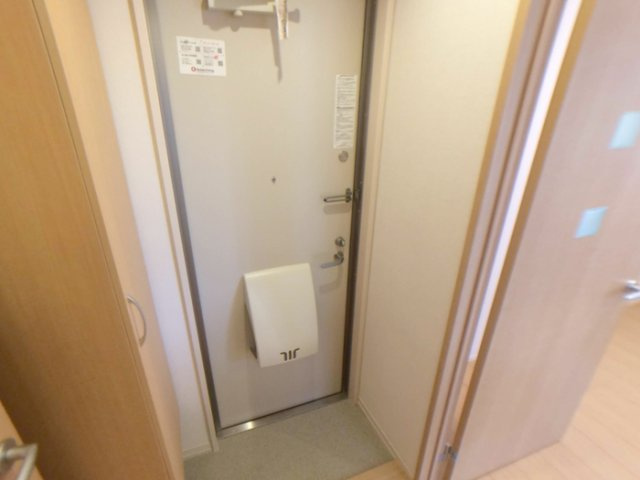 ディアコート和田駅前201の玄関