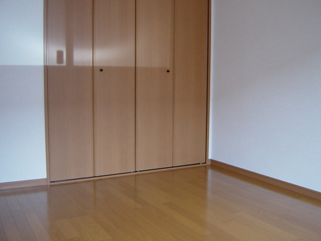 エポック弥生が丘Ⅱの寝室|収納スペース付の寝室です☆