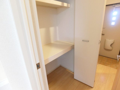 【設備】 | ボナールハイムⅡ | 廊下にも収納付き。