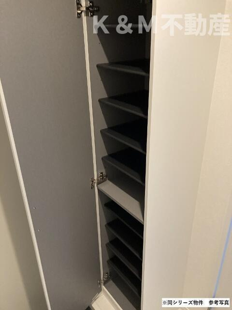 ＲＥＧＡＬＥＳＴ　ＮＥＸＴＥＲＡの玄関|明るい玄関です