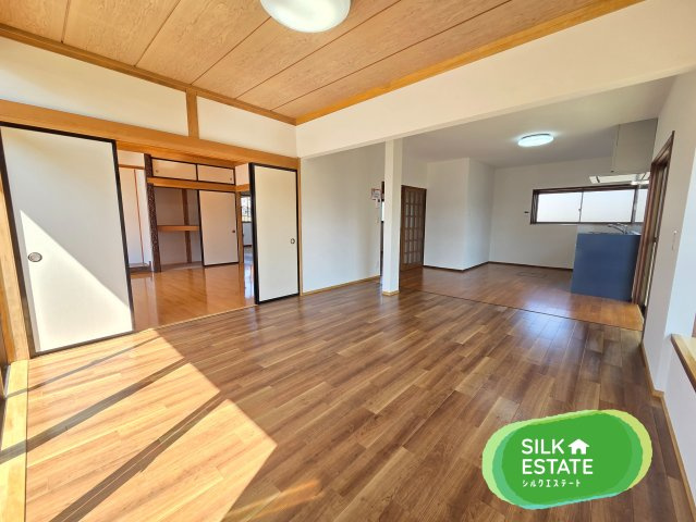 太田市由良町　中古住宅の居間・リビング