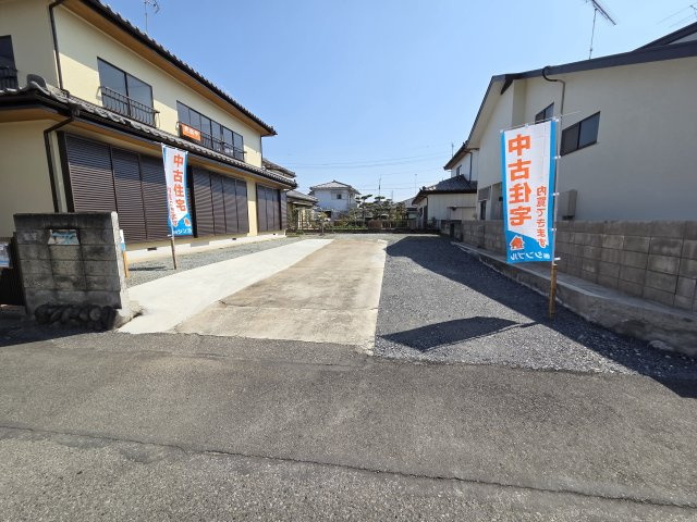 太田市由良町　中古住宅の駐車場