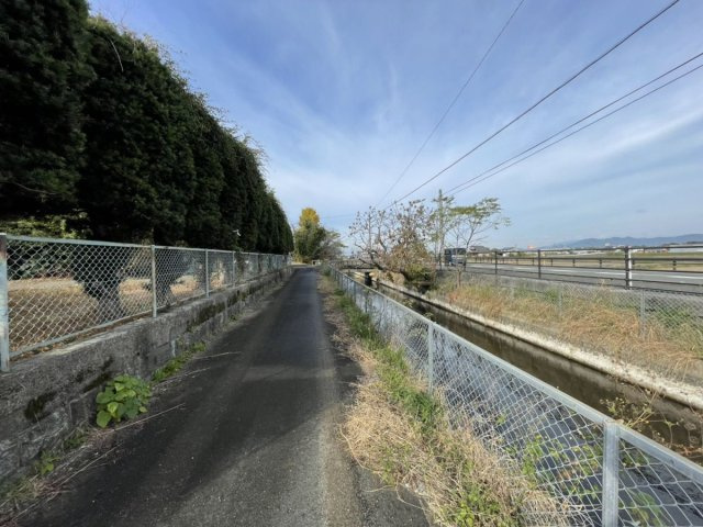 朝倉市古毛　売り土地の前面道路含む現地写真|前面道路含む現地写真です