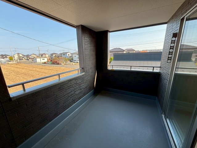 ひたちなか市田宮原1期のその他|洗濯物も布団もまとめて干せるワイド設計。
広々としたワイドバルコニーで、家事の効率が上がり、日々の暮らしが快適になります。