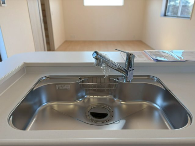ひたちなか市田宮原1期のキッチン|浄水器一体型の水栓です♪