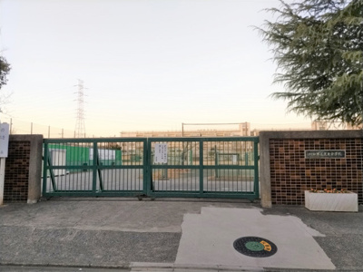 川口市立芝東中学校まで900ｍ
