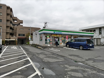 ファミリーマート 海老名下今泉店まで950ｍ