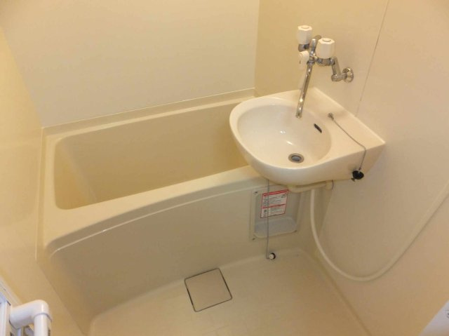 レオパレスブリストル北安東の浴室|トイレと別々がうれしい