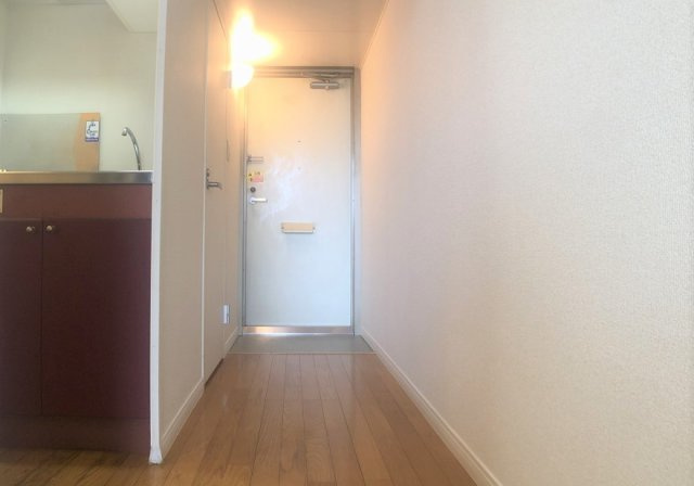 レオパレスエスタの玄関