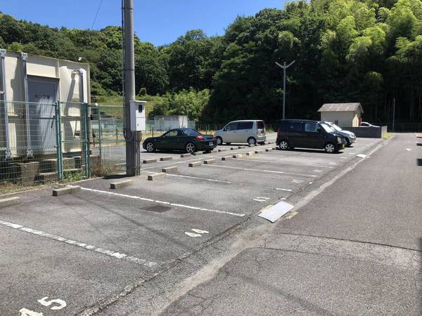 ビレッジハウス国分1号棟の駐車場