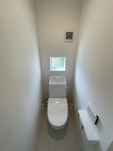 前橋市青柳町A号棟のトイレ|２階トイレです。
温水シャワー洗浄機能付きです。