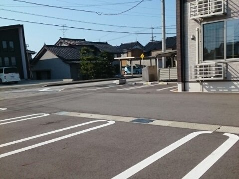 ハウス　フリーデの駐車場|駐車スペースもあります
