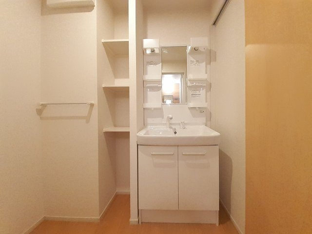 コーポ・フォレスタの洗面所|ゆったりとスペースのある洗面所