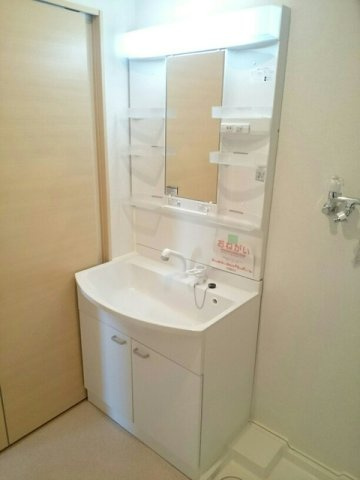 メゾン　オオコシの洗面所