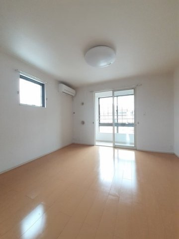 Ｎｅｏ　Ｃｉｔｙ庭瀬の居間・リビング