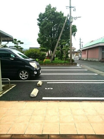 グラースの駐車場
