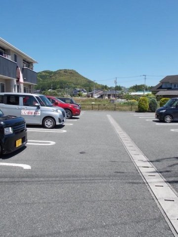 イリーデアンジュＡの駐車場