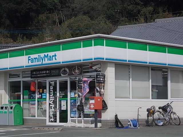 イリーデアンジュＡの周辺|ファミリーマートまで400m