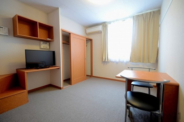 レオパレスヴェルドミール　Ⅰの居間・リビング