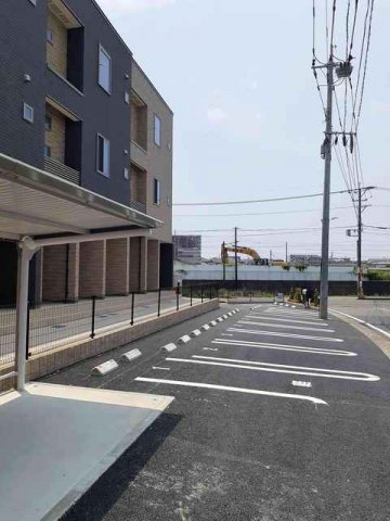 グラースジュネスの駐車場