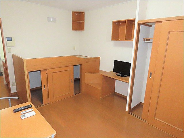 レオパレス藤の内装|クローゼット、ベッド下収納あり