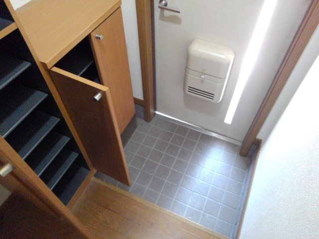 メゾンプリモデイーネⅠの玄関