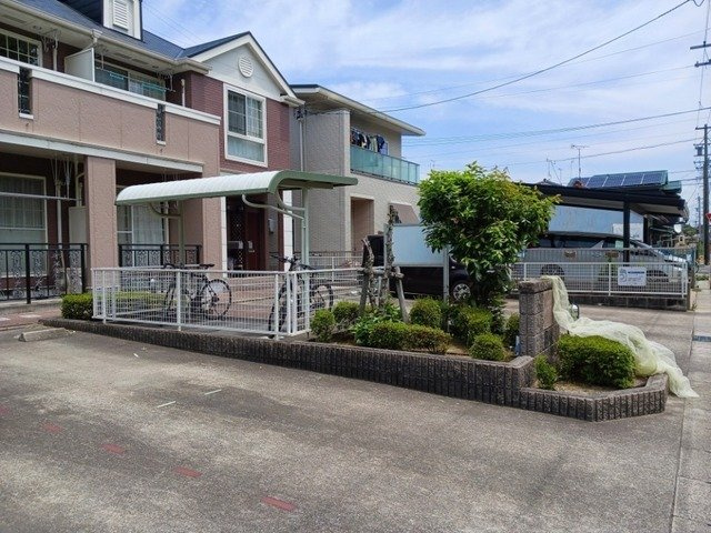 メゾンプリモデイーネⅠの駐車場