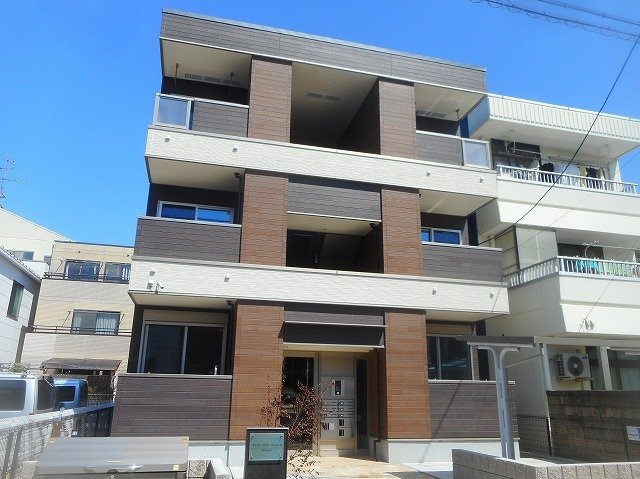 ラルジュ・ツカサ・タンドレス