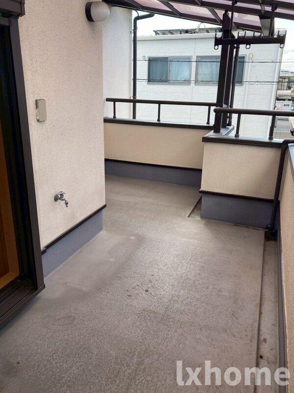 摂津戸建⑧のバルコニー|バルコニー付きです