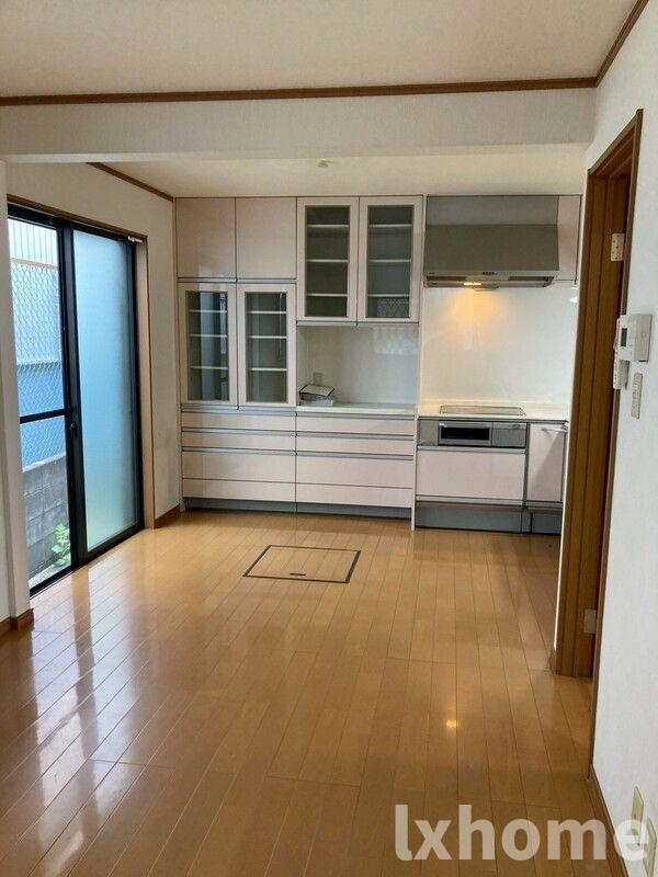 摂津戸建⑧の居間・リビング|こちらのリビングで趣味の時間をお楽しみください