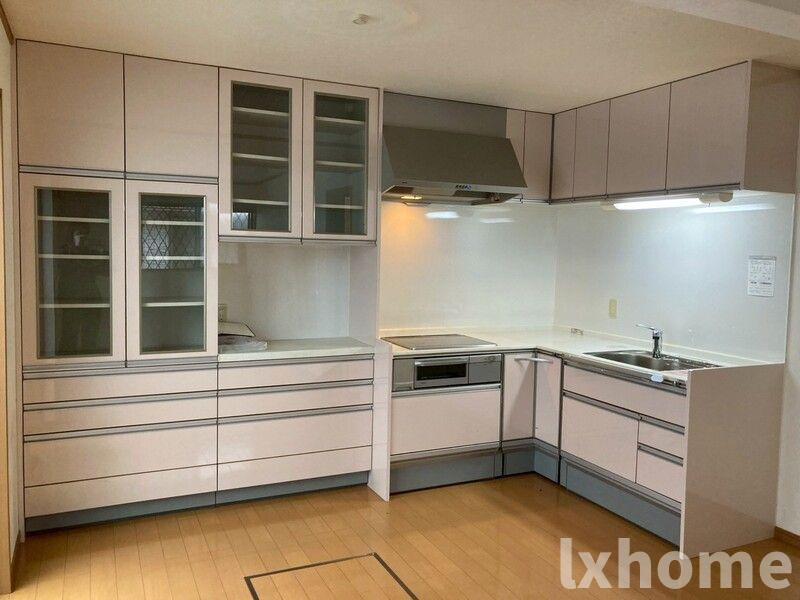 摂津戸建⑧のキッチン|きれいなキッチンです