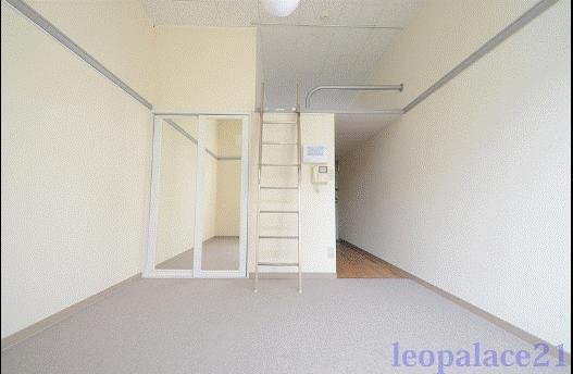 レオパレスルミエールの居間・リビング|備品や設備仕様は号室等により異なります現地をご確認下さい。