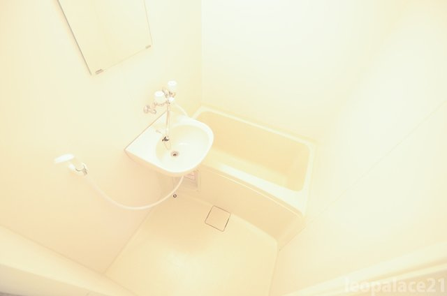 レオパレスルミエールの浴室|備品や設備仕様は号室等により異なります現地をご確認下さい。